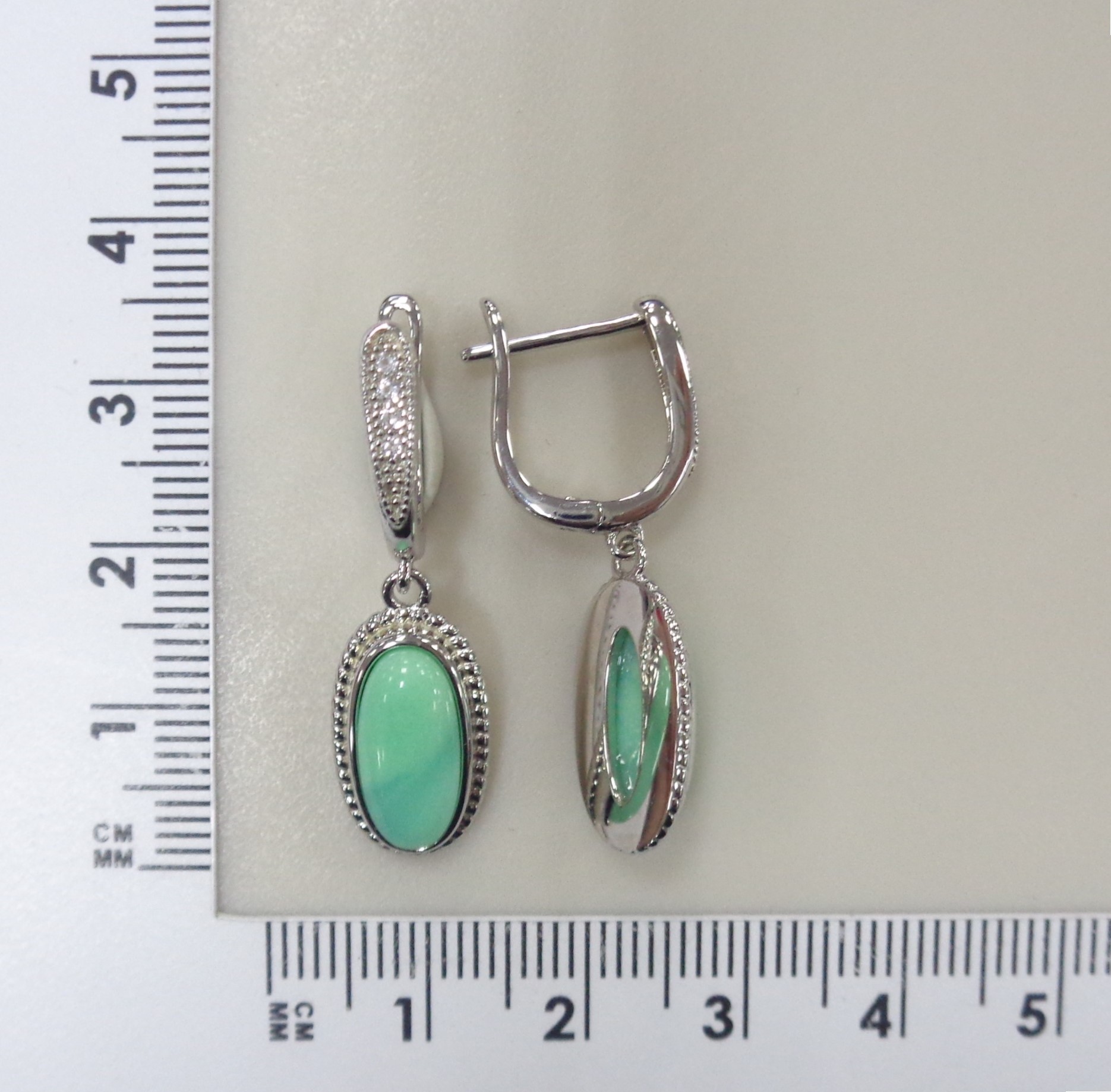 Серебряные серьги с зелеными халцедонами